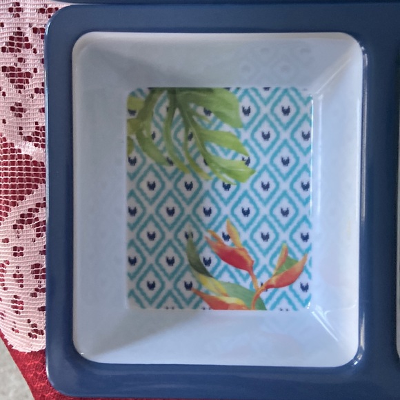 Hawaiian Themed Divided Servers - Picture 3 of 6